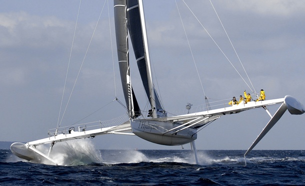 Скоростная яхта тримаран Hydroptere