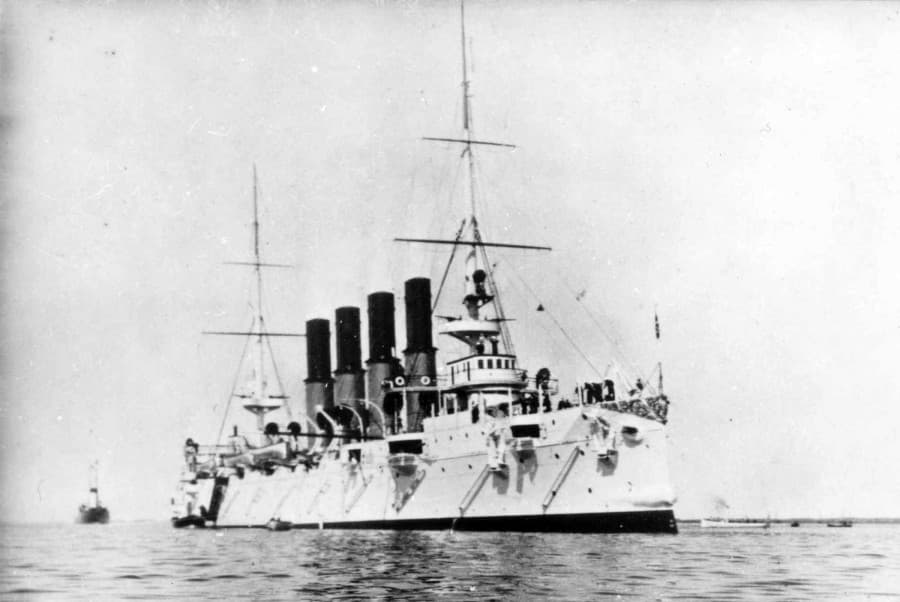 Крейсер Варяг в походе