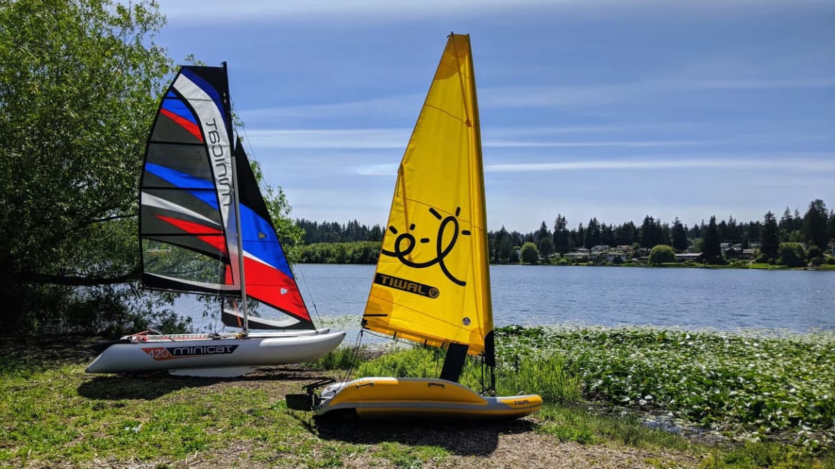 Надувной парусный катамаран